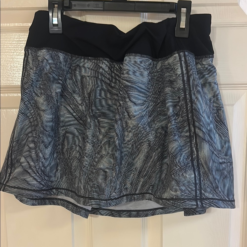 Green pattern pace revival, Lululemon skirt size 6